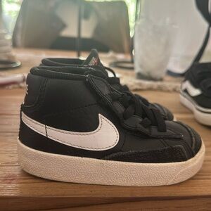 Nike toddler blazer mid size 6c